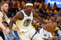 カリーを欠く状況下で、バトラーが力強くチームを牽引している。(C)Getty Images