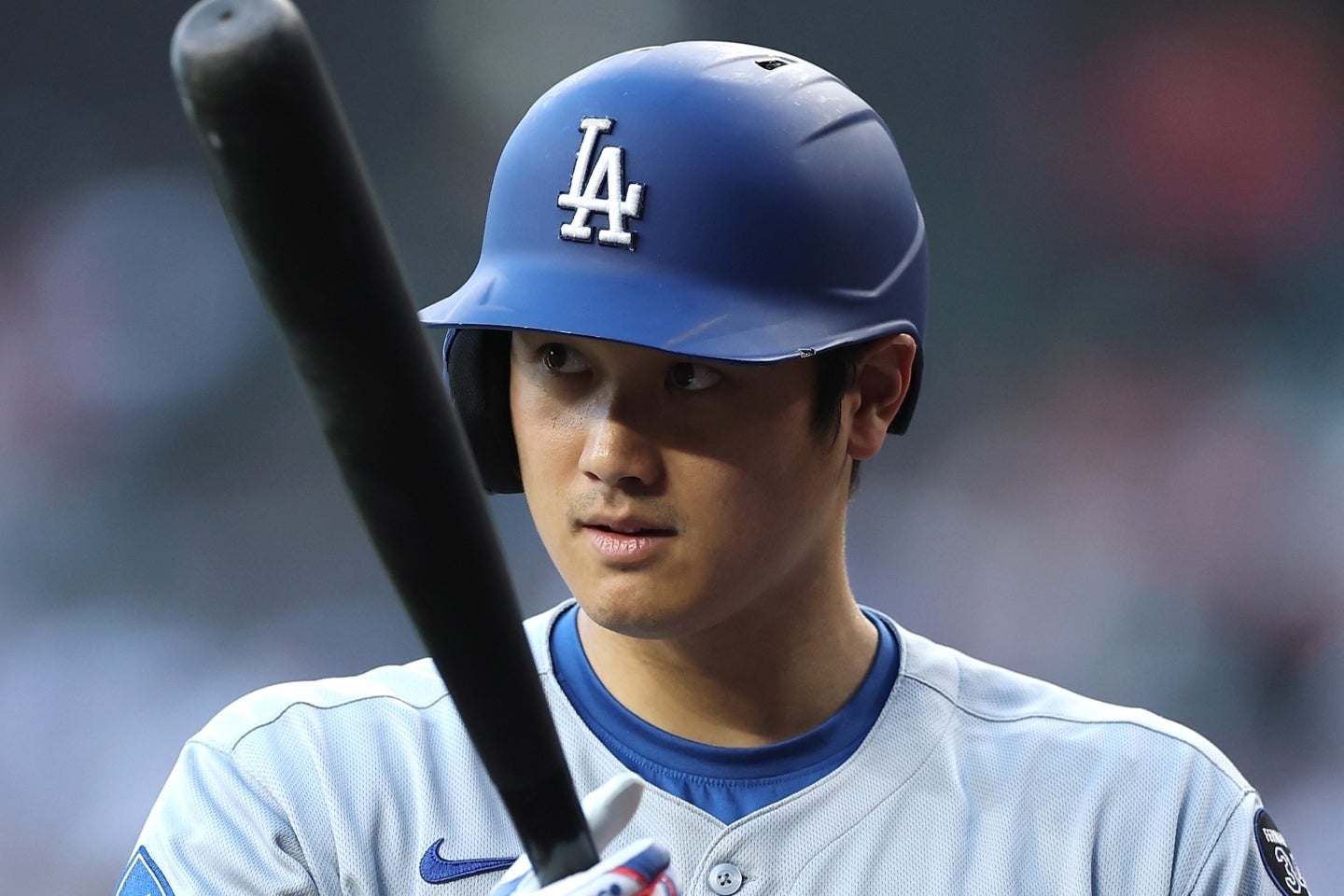 現地９日のダイヤモンドバックス戦で９回に劇的３ランを放った大谷。(C)Getty Images