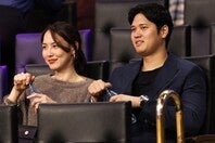 大谷（右）の妻・真美子さん（左）と母・加代子さんが似ていると米国でも話題になっている。(C)Getty Images
