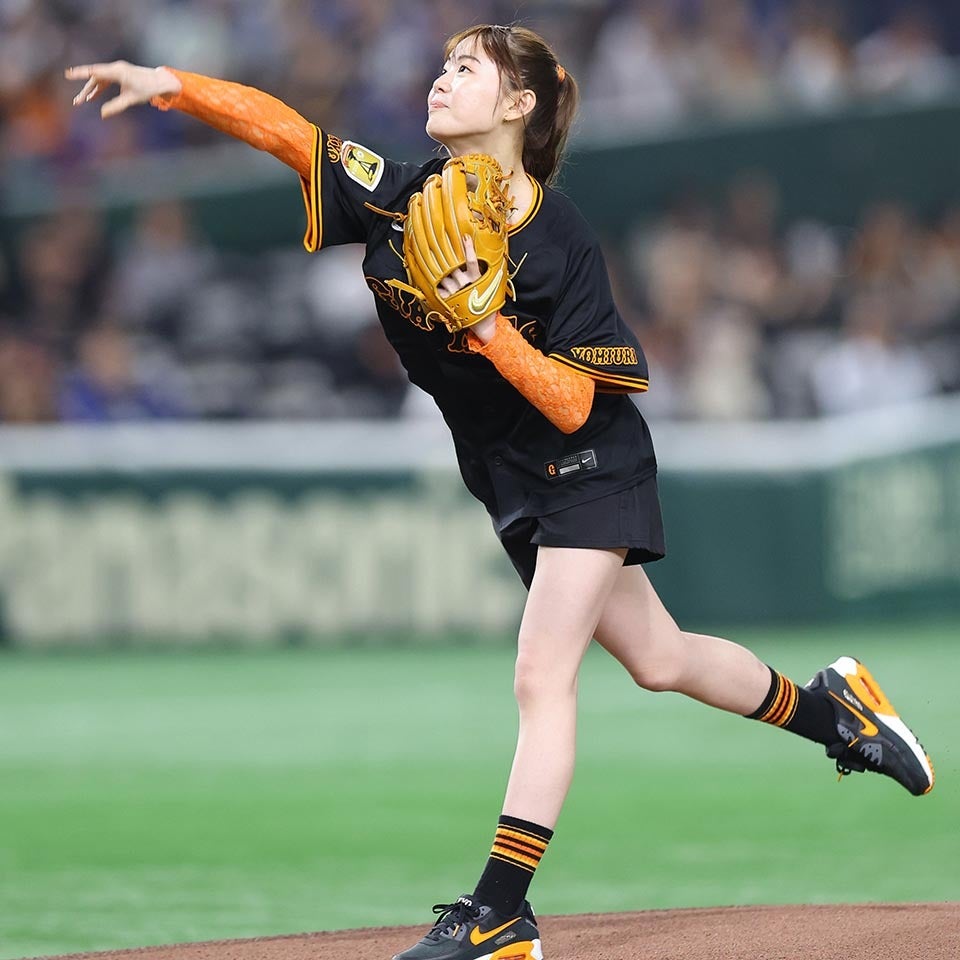 ５月16日の巨人対中日戦でセレモニアルピッチを務めた田畑さん。写真：産経新聞社