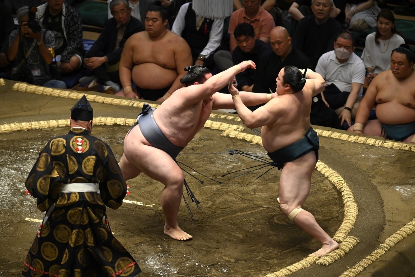 七日目を迎えた大相撲夏場所。連日大入りの大盛況だ（写真はイメージです）。