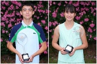 14歳以下男子優勝のオトリエ（左）と女子優勝の小野沢（右）。写真：田中研治（THE DIGEST写真部）