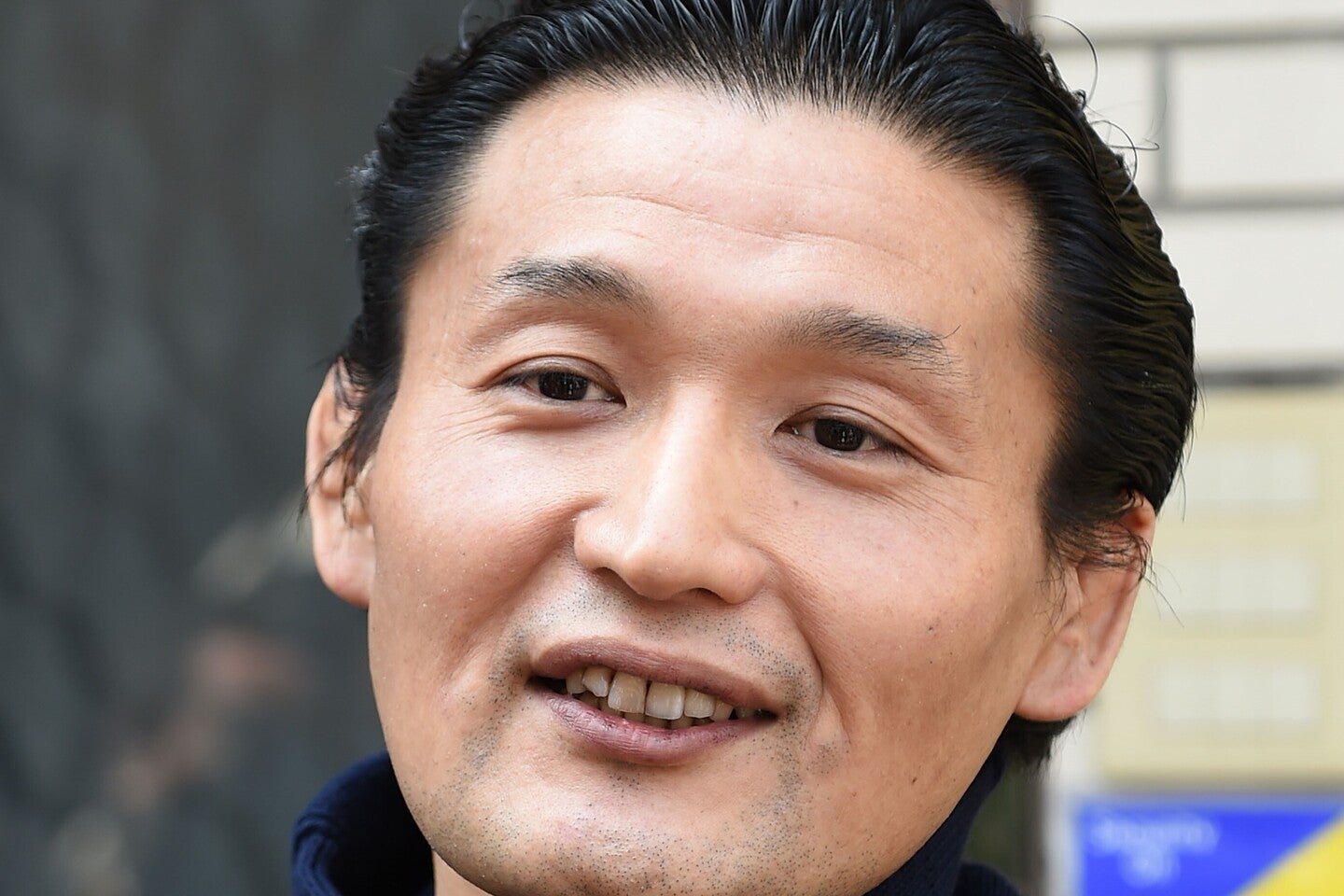 おしゃれな洋服を着て、都内を歩く様子を公開した貴乃花氏。(C)Getty Images