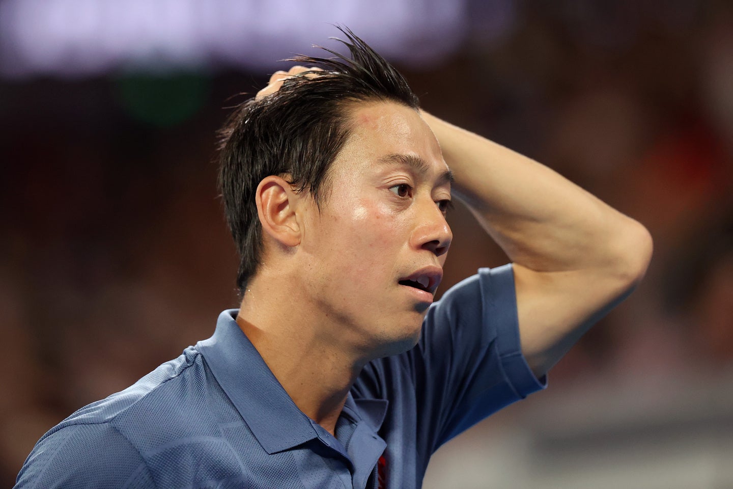 珍しく帽子もハチマキも着用せずに試合に臨んだ錦織の姿がSNS上で話題となっている（写真は別大会）。（C）Getty Images