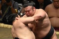 もともと食が太くないという元大関・貴景勝の湊川親方（右／写真は現役時代）。(C)Getty Images