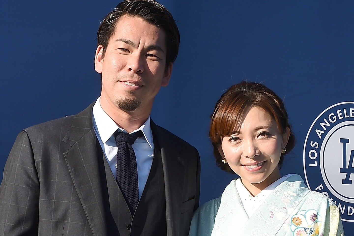 小早川毅彦氏が前田の妻・早穂さん（右）から移籍の報告を受けた。(C)Getty Images