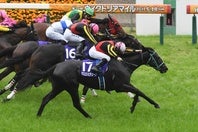17番アスコリピチェーノが２歳以来となるGⅠ制覇を飾った。写真：産経新聞社