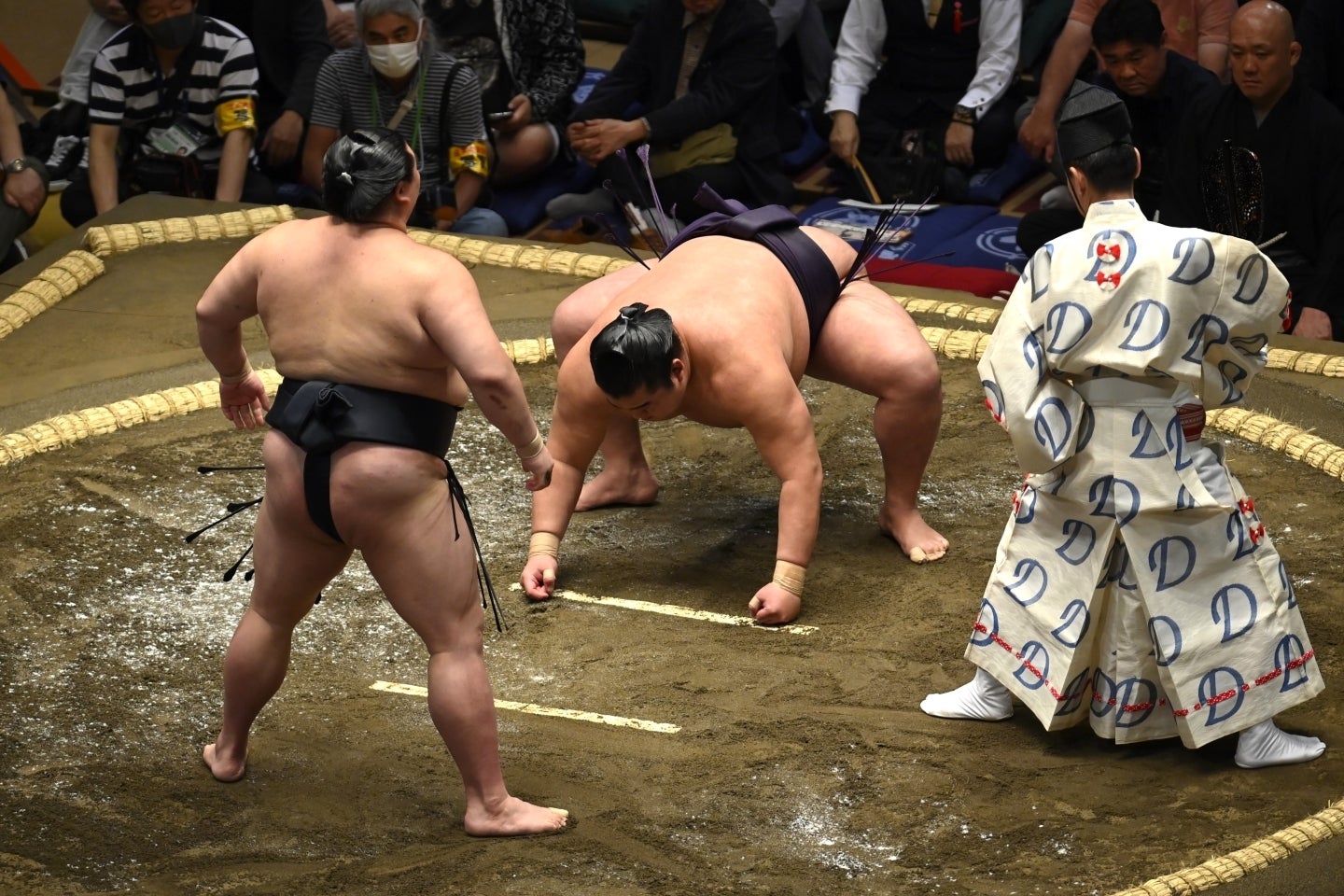 大盛況のもと、いよいよ佳境を迎える大相撲夏場所（写真はイメージです）。