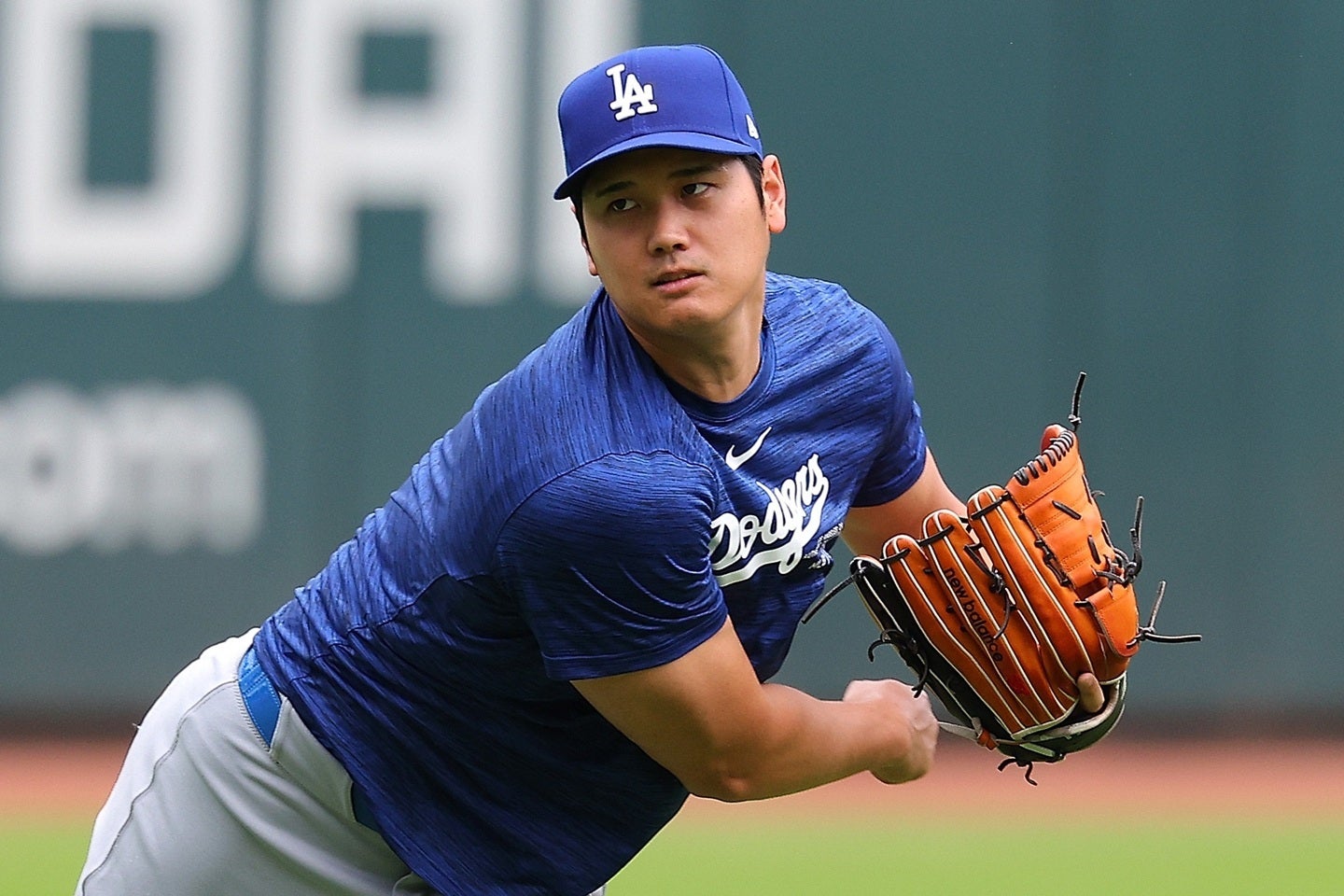 投球練習をする大谷。復帰はオールスター後になるか。(C) Getty Images