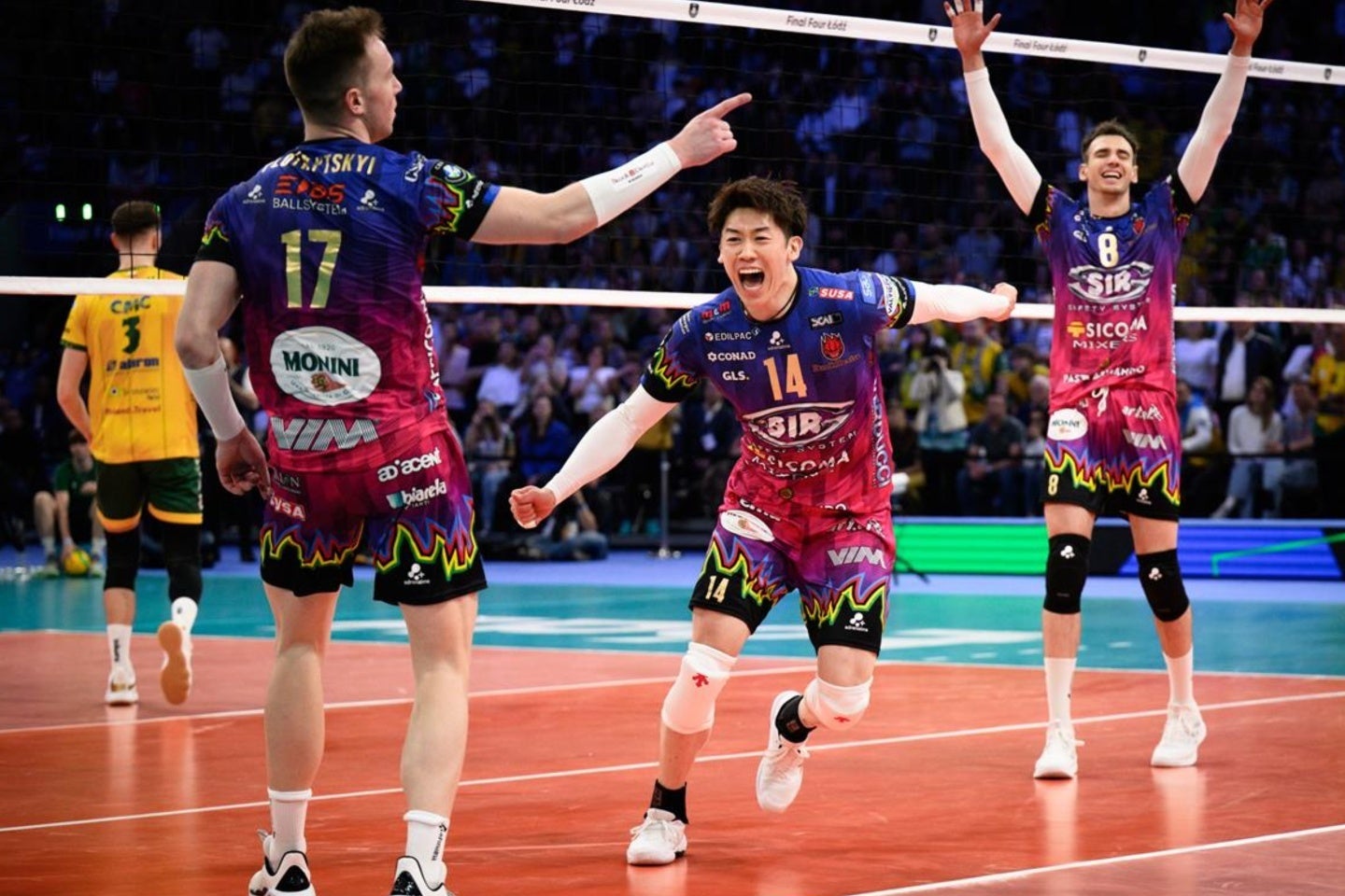 チーム２位の得点を挙げた石川（中央）。欧州CL制覇に貢献した。(C)Confédération Européenne de Volleyball
