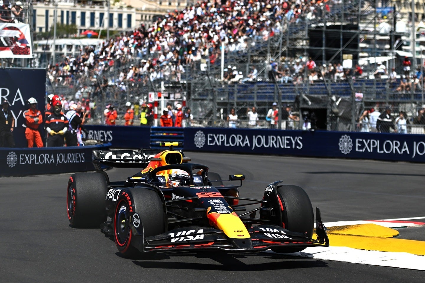 モンテカルロ市街地コースを疾走する角田。FP２はフェルスタッペンに肉薄した。(C) Getty Images