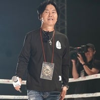 大阪で行なわれたボクシング世界戦に登場した島田紳助氏。写真：産経新聞社