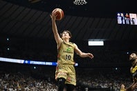 琉球の荒川。第４Qに鮮やかな速攻をみせた。写真：B.LEAGUE