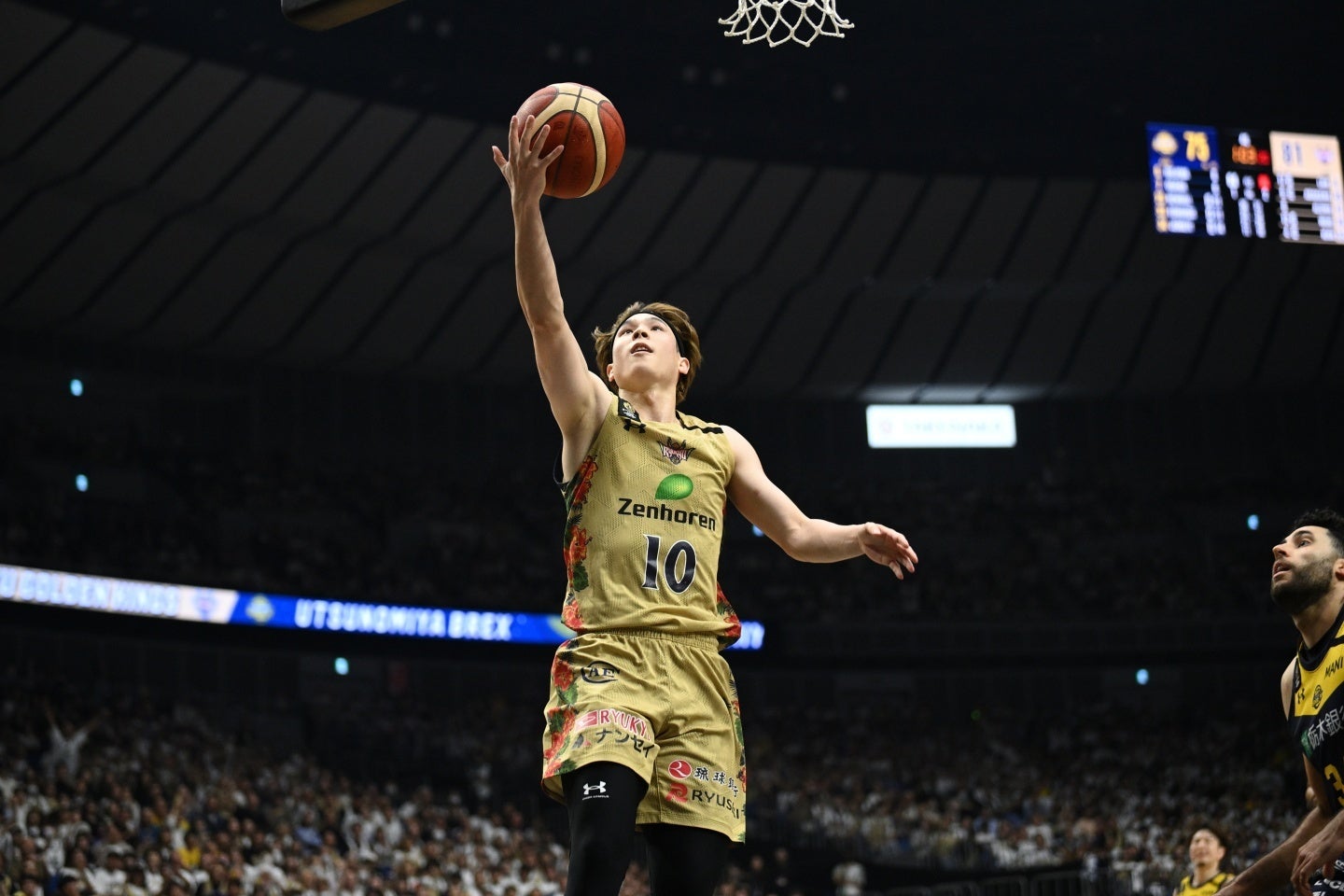 琉球の荒川。第４Qに鮮やかな速攻をみせた。写真：B.LEAGUE