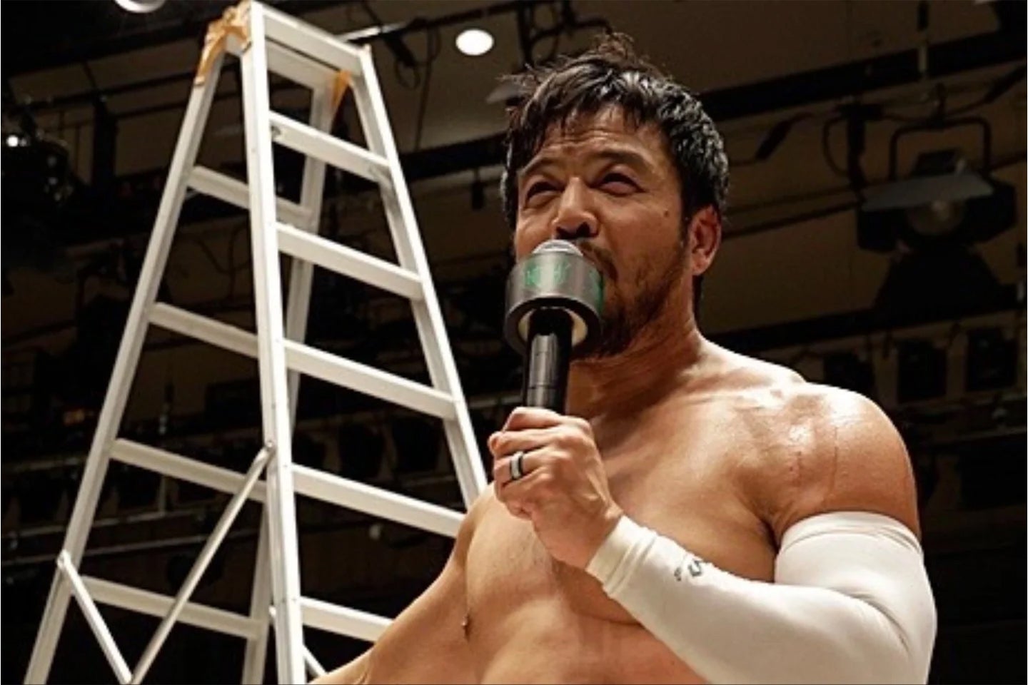 思わぬハプニングに見舞われたKENTA（写真はOZAWAとの乱戦を制した４月15日の試合）。写真：NOAH