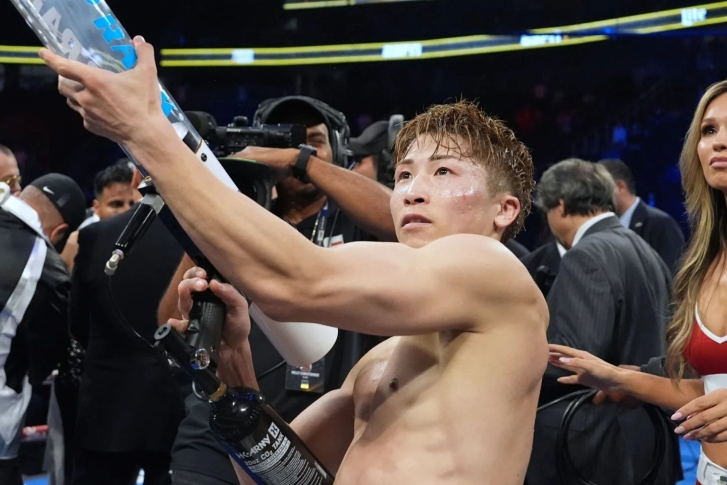SNSに愛車を公開した井上。写真提供：Prime Video　(C) NAOKI FUKUDA