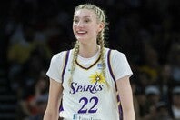 モデル顔負けの抜群スタイルを披露したブリンク。(C)Getty Images