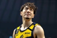 値千金の3Pシュートを沈めた比江島。写真：B.LEAGUE