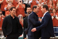 セレモニーで久々に勢揃いし、旧交を温め合うビッグ４。左からフェデラー、ジョコビッチ、ナダル、マリー。(C)Getty Images