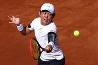 ポピリンとの全仏OP初戦でケガにより途中棄権した西岡。男子テニスのパワー化への対応策や、日本人選手が抱える地理的な不利について語った（※写真は今月初旬のイタリア国際）。（C）Getty Images
