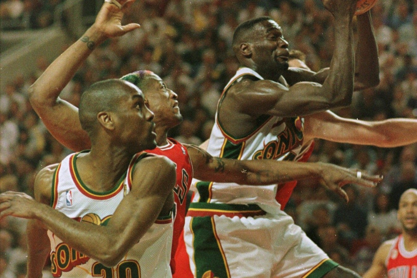 ソニックスはペイトン(左)＆ケンプ(右)の強力コンビを擁し、1996年にはファイナルまで勝ち進んだ。(C)Getty Images