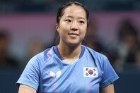 前髪も下ろして、いつもと違う雰囲気を醸し出したシン・ユビン。(C) Getty Images