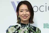 貴重なプライベート写真を公開した古賀さん。写真：福冨倖希