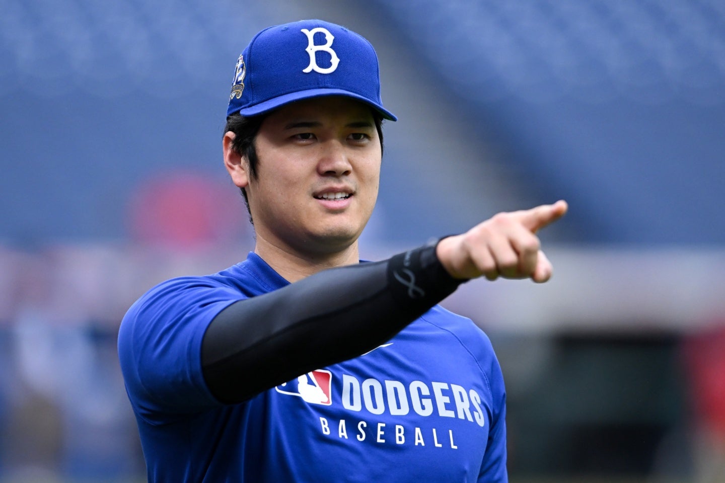 大谷のキャッチボールの練習中、背後にいたファンの行動が話題になっている。(C)Getty Images