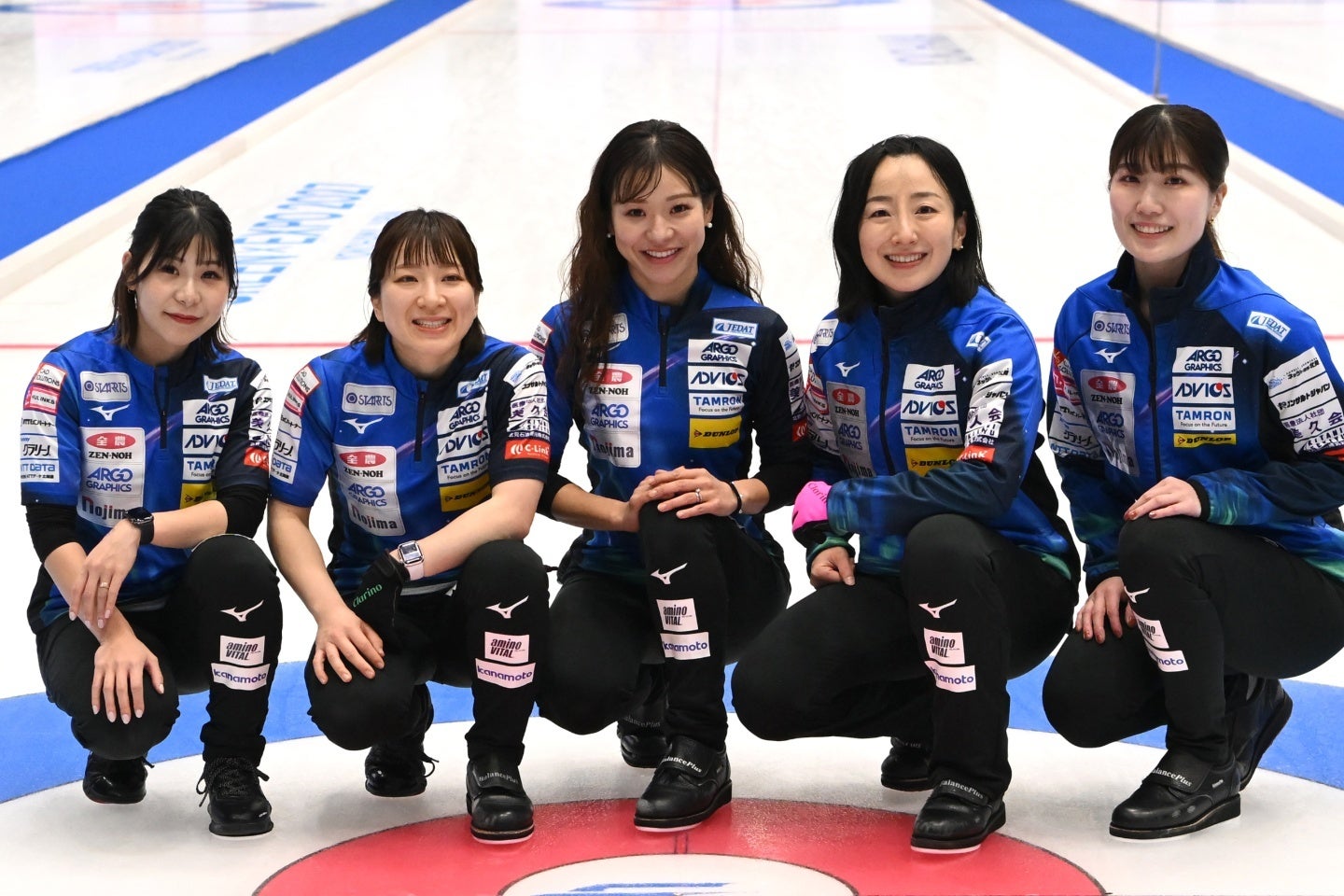 勝負の五輪シーズンに臨むロコ・ソラーレ。(C)JCA