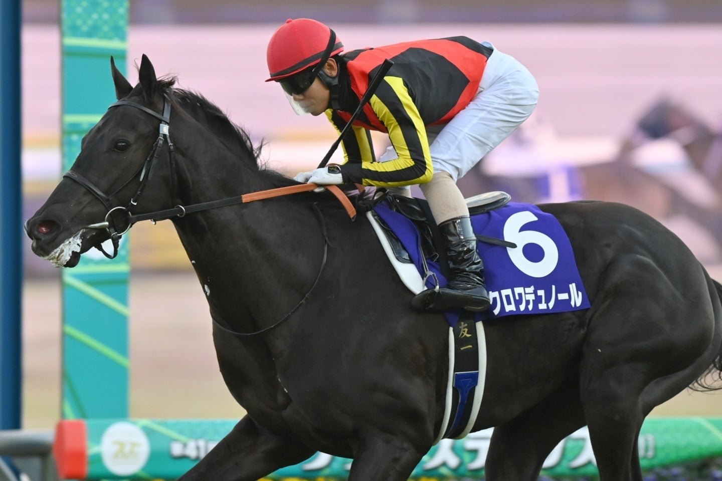 皐月賞２着から逆襲を誓うクロワデュノールと鞍上の北村友一騎手。 写真：産経新聞社