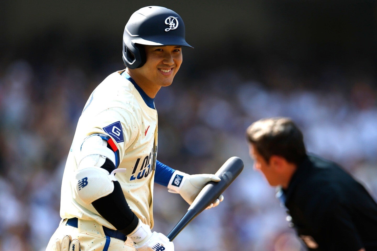 大谷は４打数２安打。試合中に油断した姿が抜かれた。(C)Getty Images