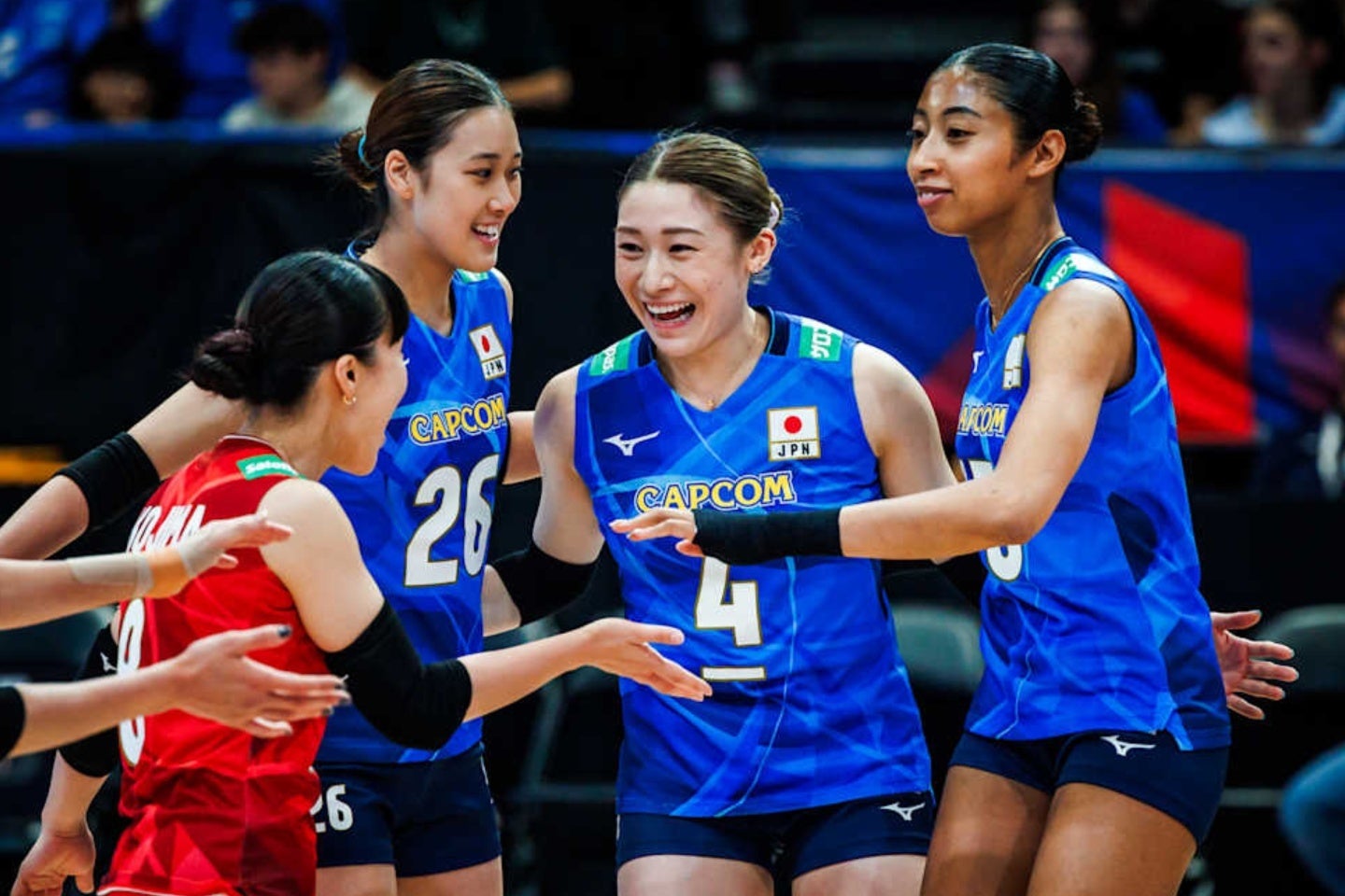 新主将・石川（４番）を中心に日本がVNL初戦を完勝した。(C)Volleyball World