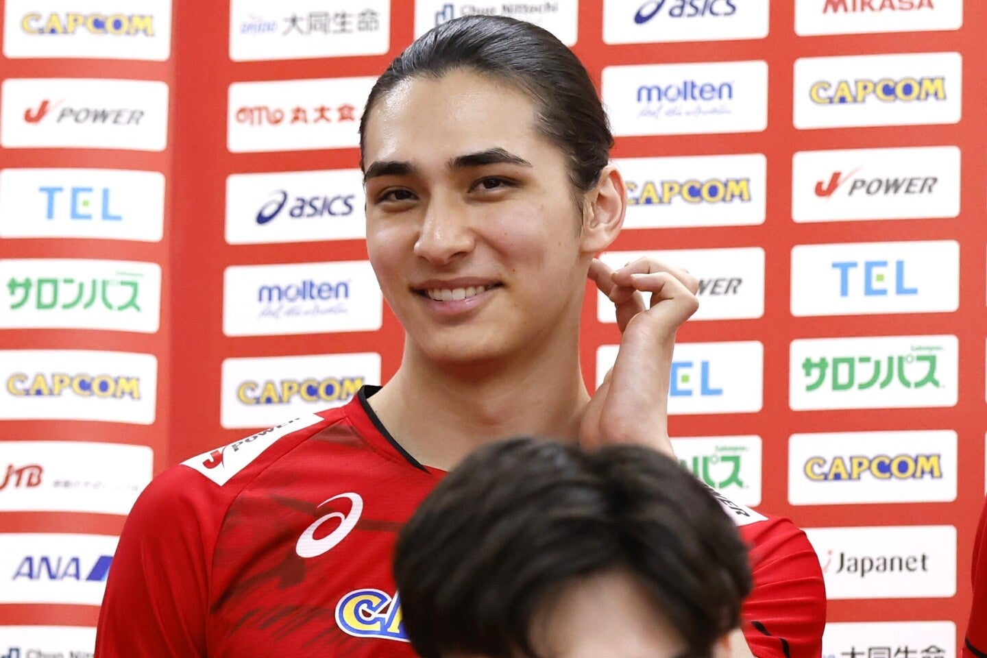 キックオフ会見で爽やかな笑顔をみせた高橋慶帆。写真：滝川敏之