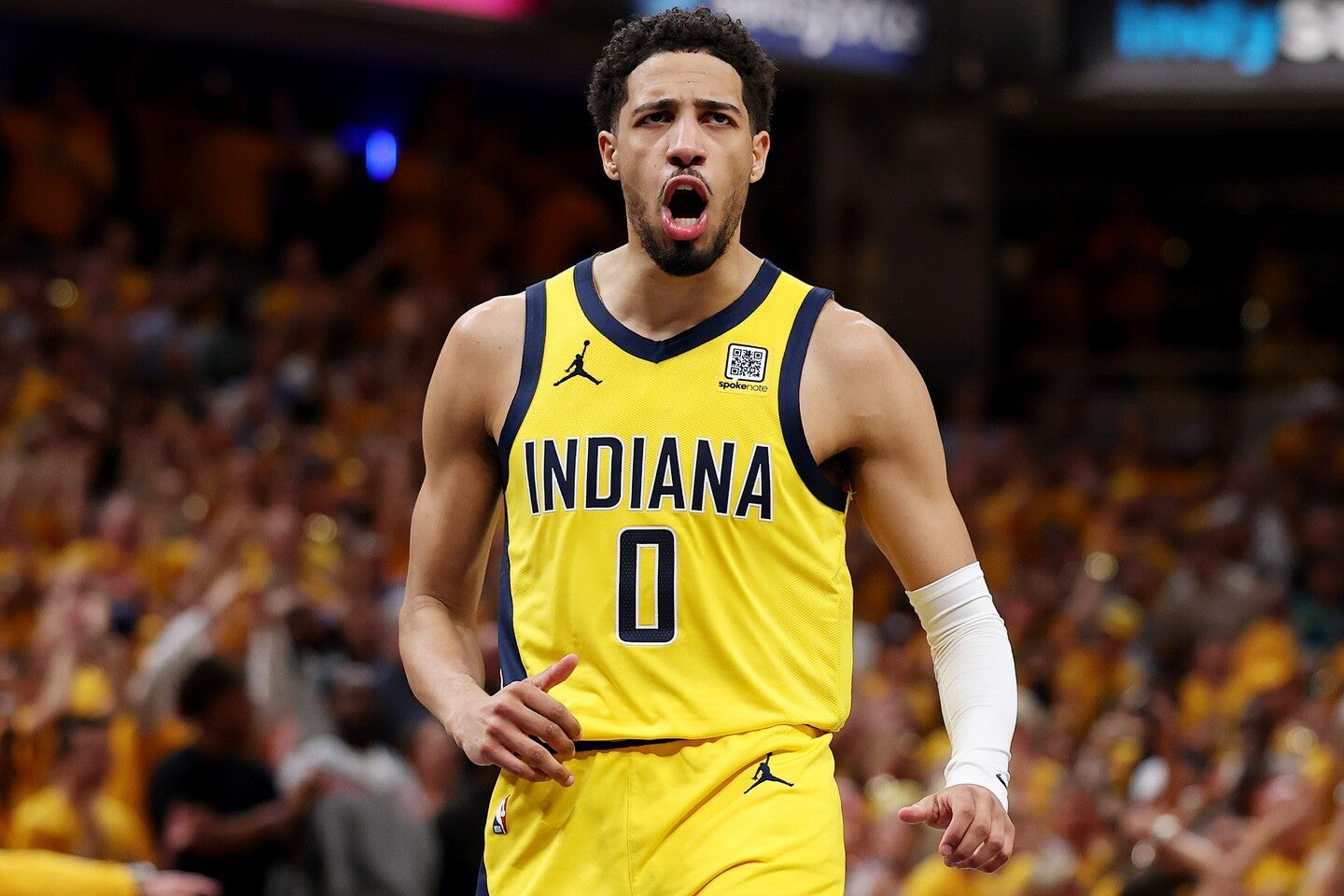 ホームの大声援を受け、ペイサーズがシリーズ２勝目をあげた。(C)Getty Images