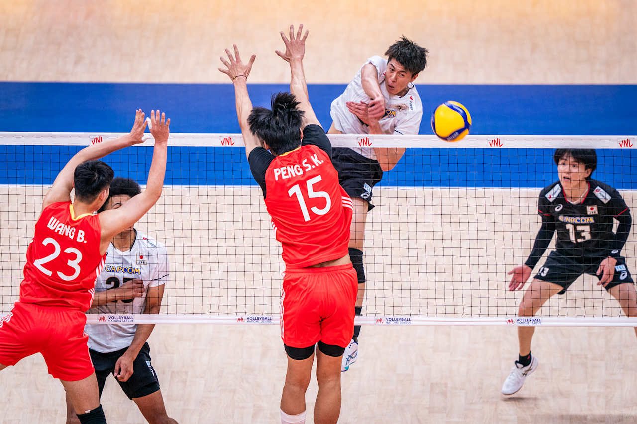 中国の高い壁をぶち破っていった日本。(C)Volleyball World