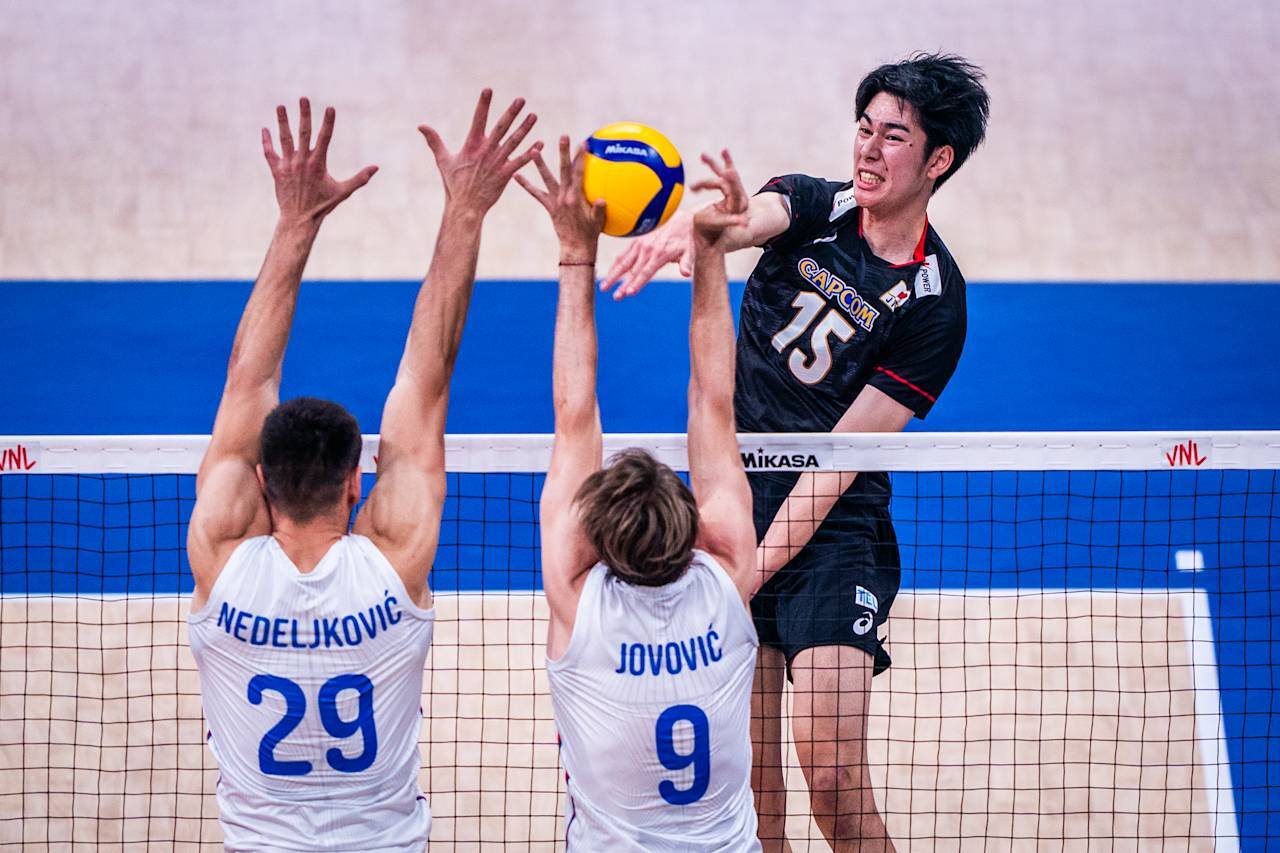 １枚ブロックを披露した甲斐。(C)Volleyball World