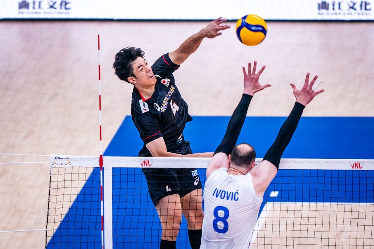 謙虚な姿勢、親しみやすい人柄でファンに愛される宮浦。(C)Volleyball World