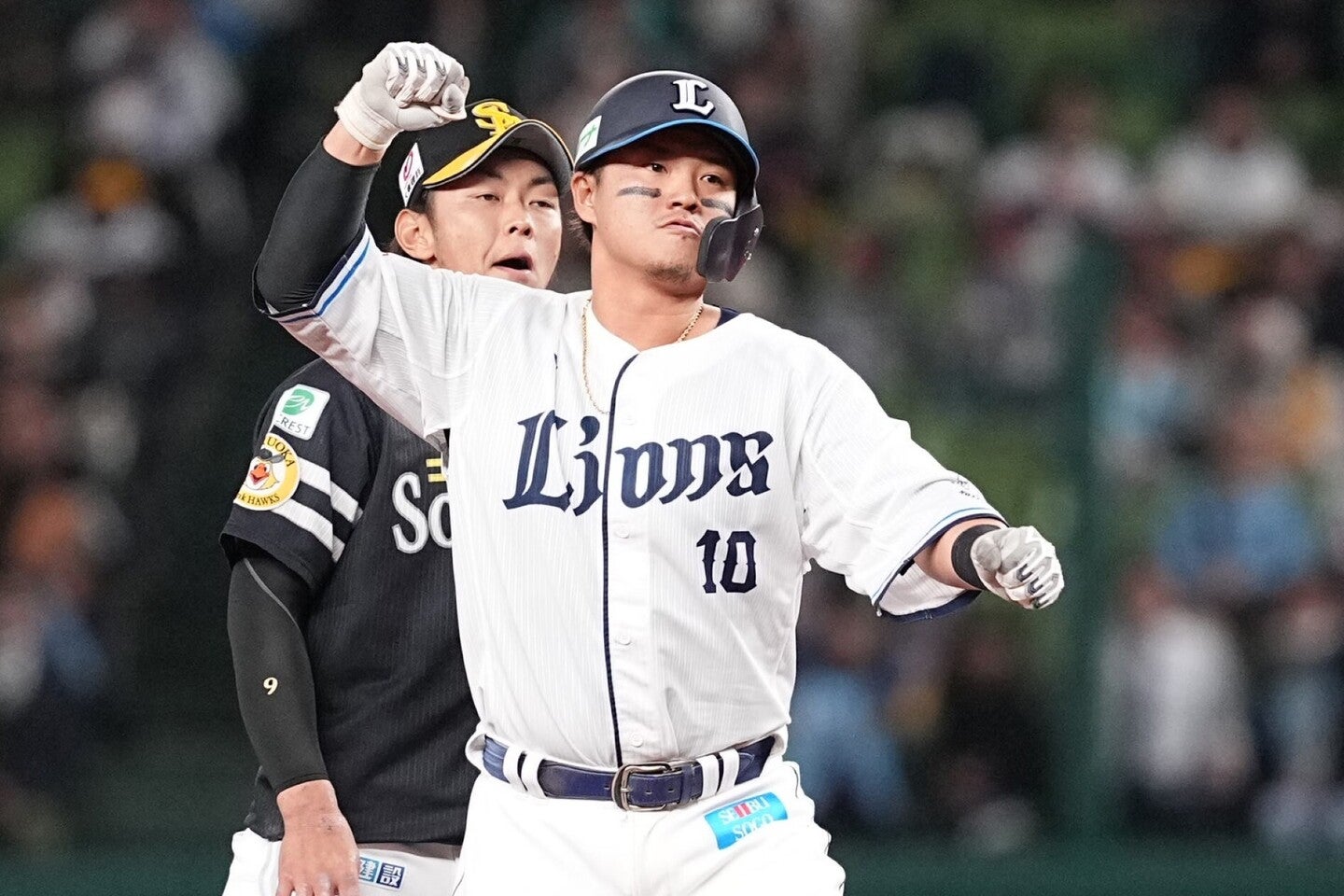昨季後半戦はクリーンアップに定着していた佐藤。新天地ドラゴンズでの活躍が期待される。写真：産経新聞社