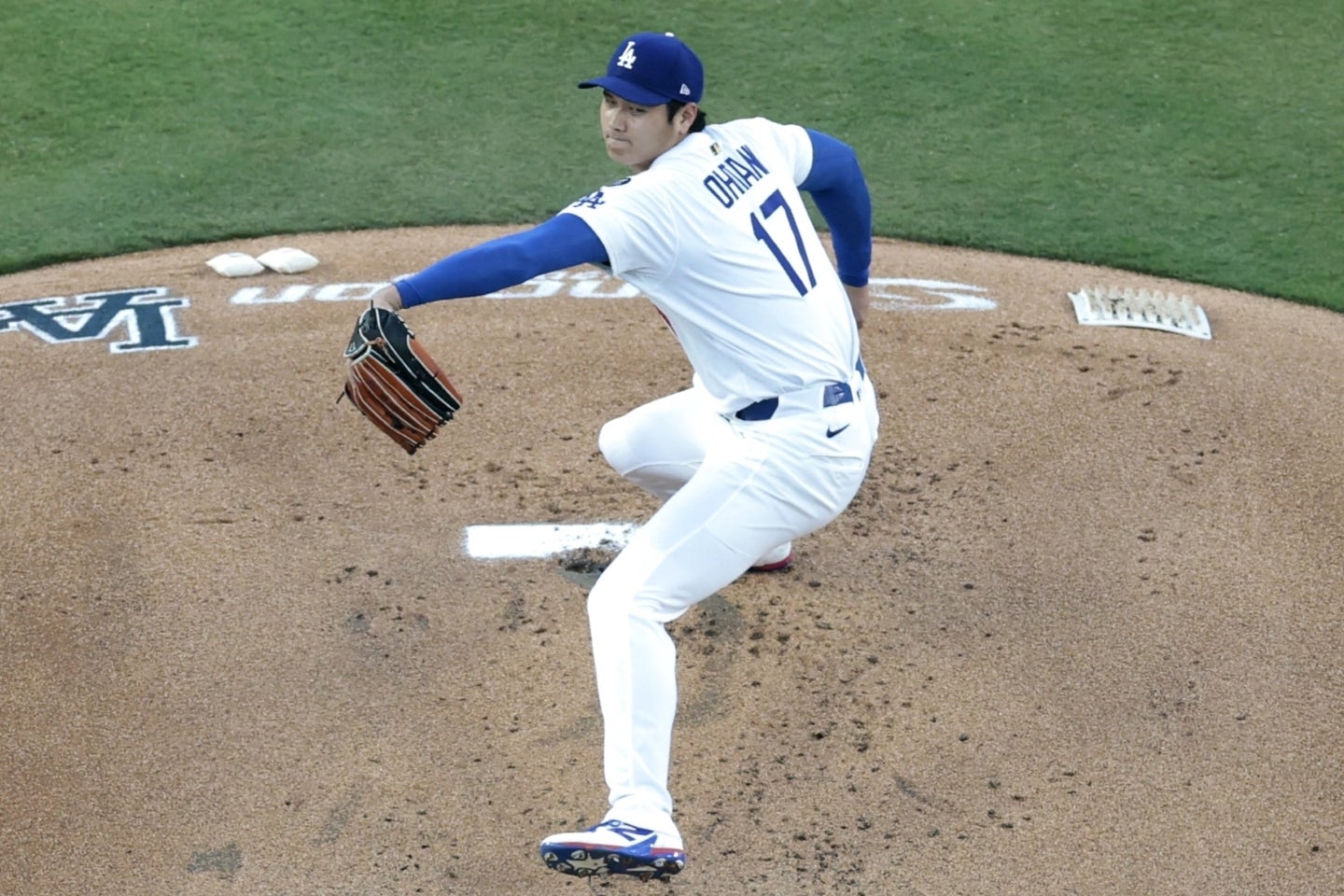 663日ぶりにマウンドに復帰した大谷。投げた直後に先頭打者として打席に入る“二刀流”の姿を２シーズンぶりに披露した。(C)Getty Images