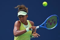 芝シーズン初戦は１回戦敗退となった大坂（※写真は３月の大会）。(C)Getty Images