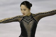 華やかなワンピース姿を披露した本田。写真：滝川敏之