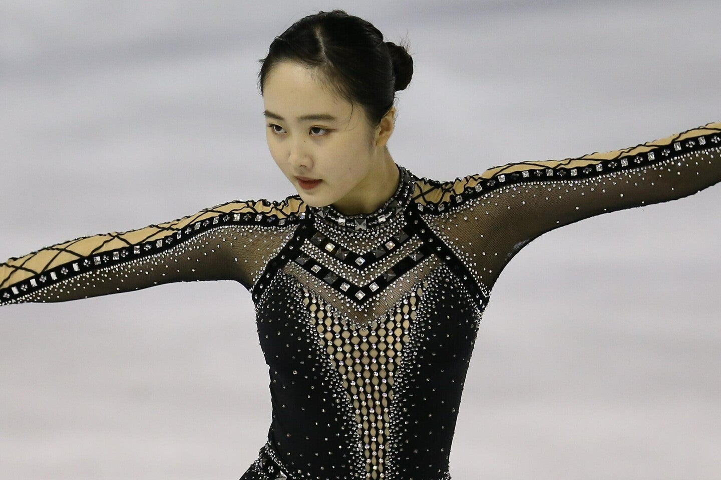 華やかなワンピース姿を披露した本田。写真：滝川敏之