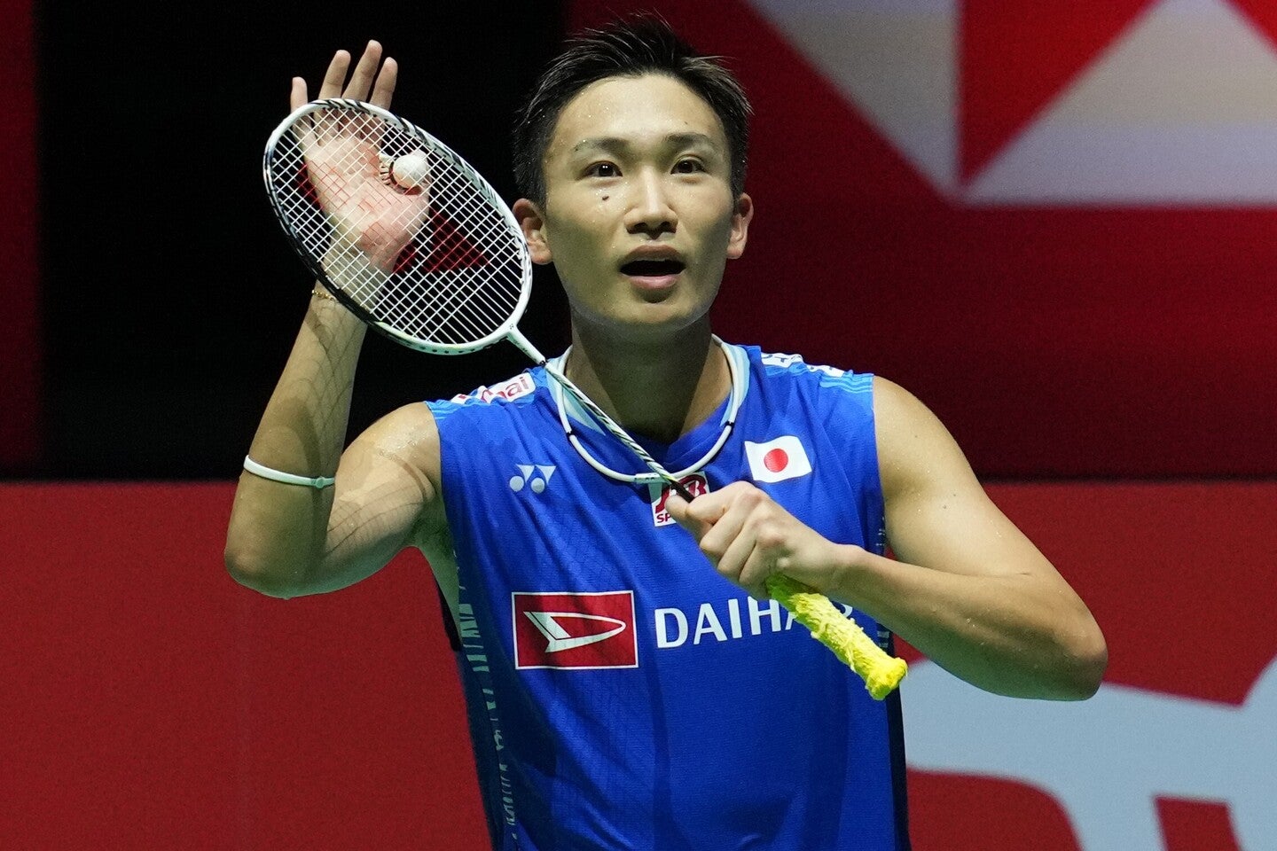 特殊メイクでおじさんに変身した姿を公開した桃田。(C) Getty Images
