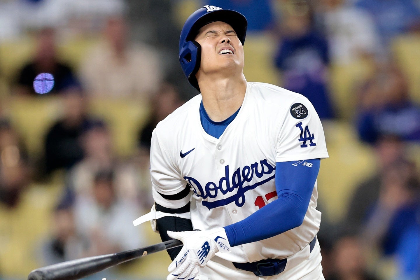 背中付近に死球を受けた大谷。日米で大きな波紋を広げている。(C)Getty Images