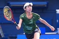 奇想天外なテニスが持ち味の伊藤あおい選手。型にはまらず個性を伸ばして成功したプロが日本人にもたくさんいる。写真：THE DIGEST写真部