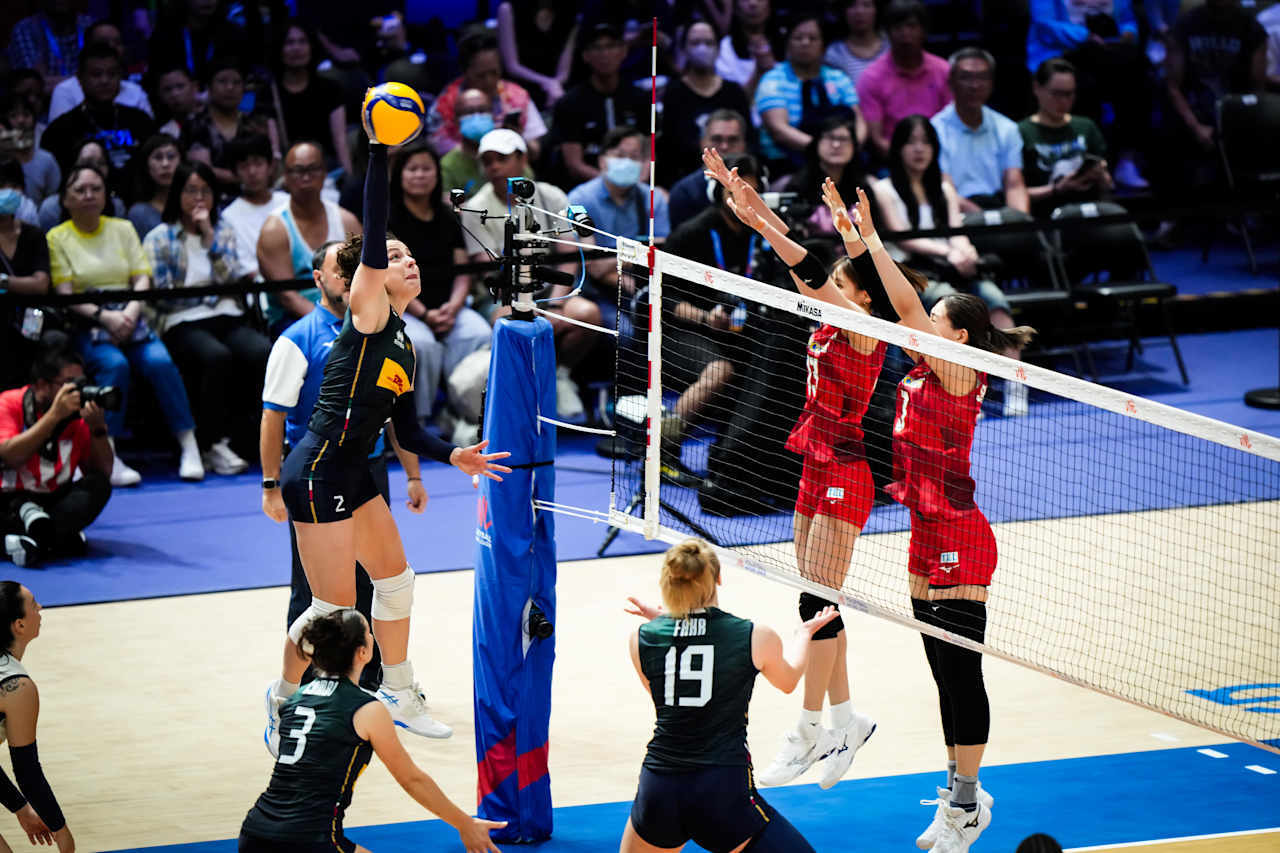 世界ランク１位のイタリアを相手に激闘を繰り広げた日本。(C)Volleyball World