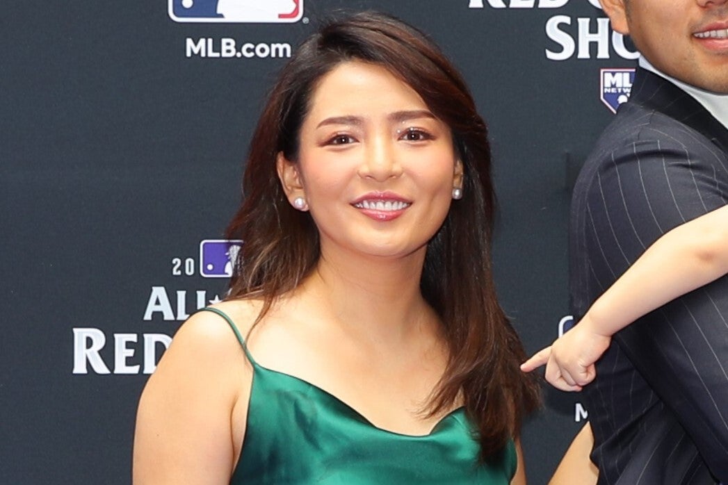 菊池の今季３勝目を見届けた瑠美夫人。(C)Getty Images