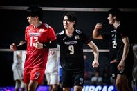 スーパープレーでチームを鼓舞した13番の小川（左）。(C)Volleyball World