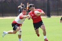 パリ五輪には７人制ラグビーで参加した石田（右）。写真提供：JRFU
