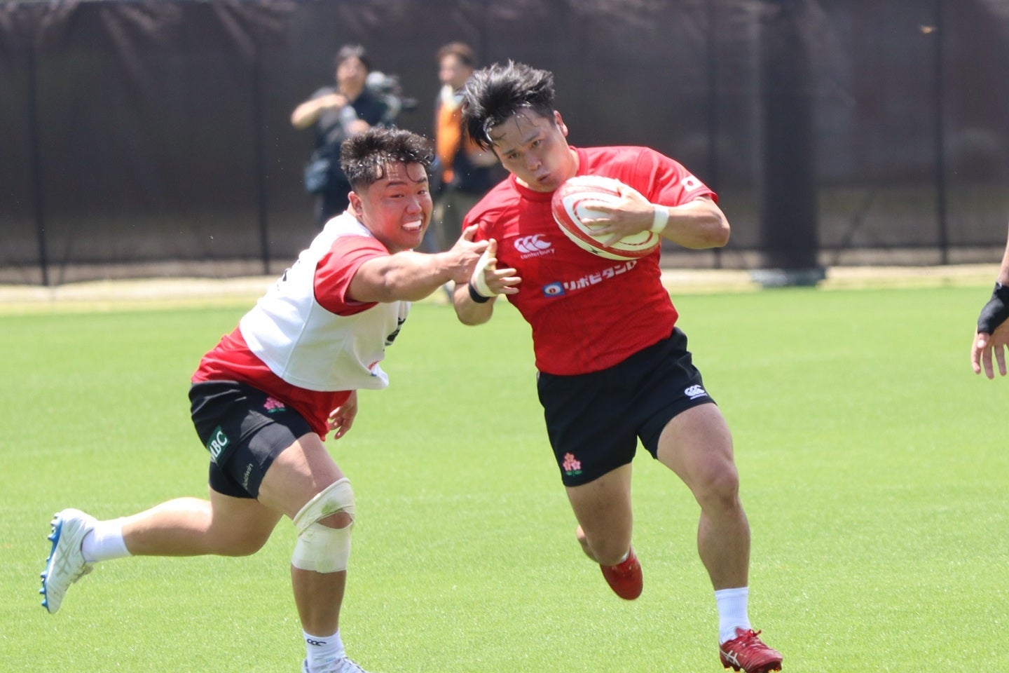 パリ五輪には７人制ラグビーで参加した石田（右）。写真提供：JRFU